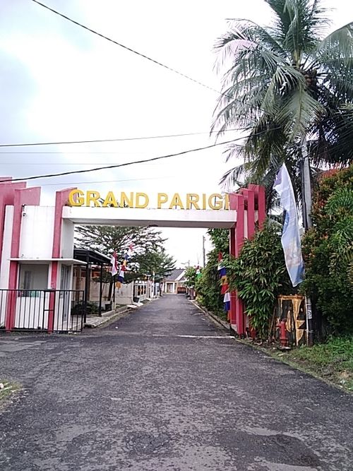 foto gerbang perumahan Grand Parigi Tahap 3