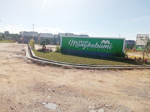 foto gerbang perumahan GRAND MANGKU BUMI RESIDENCE