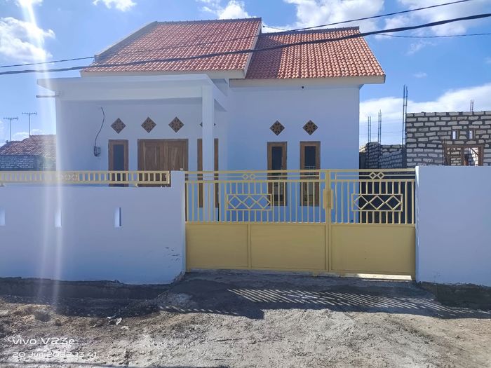 foto tampak rumah tipe 54/112 perumahan Safira regency sampang II