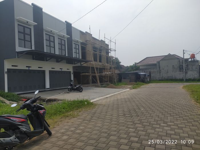 foto tampak rumah tipe 116/89 perumahan BATUNUNGGAL INDAH ESTATE RAHAYU