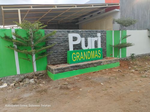 foto gerbang perumahan Puri Grandmas
