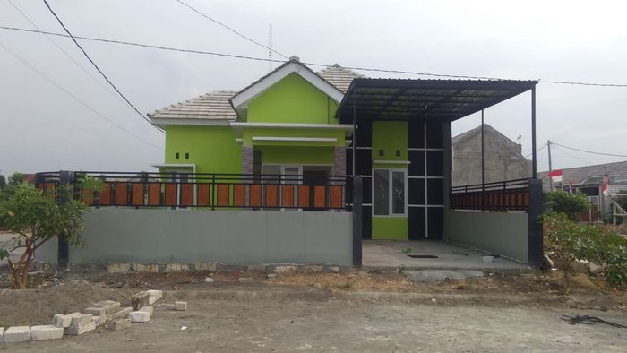 foto tampak rumah tipe 57/150 perumahan D Merakmas