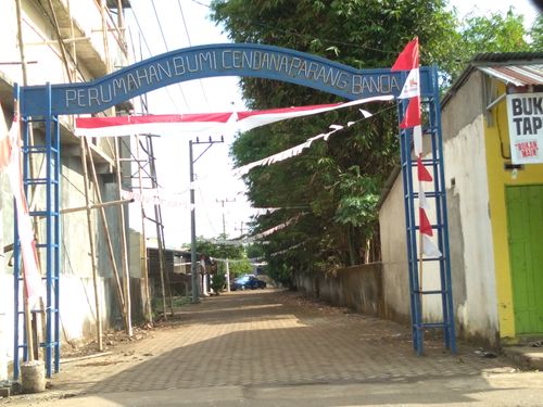 foto gerbang perumahan BUMI CENDANA PARANGBANOA 3