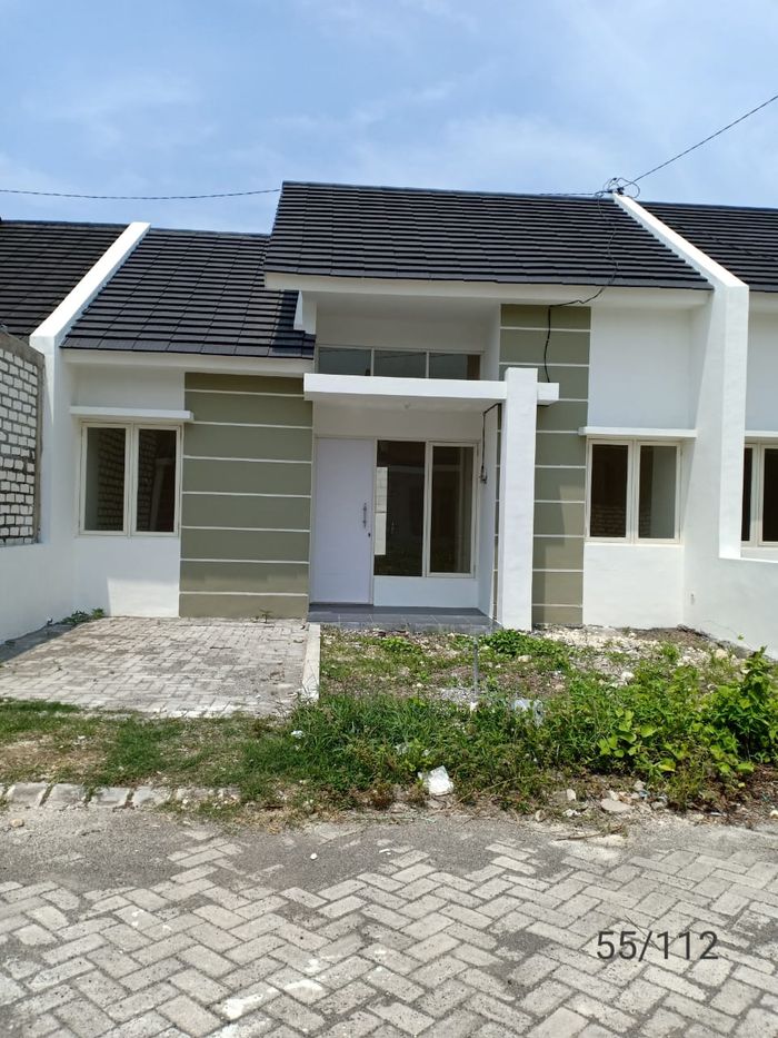 foto tampak rumah tipe 55/112 perumahan Royal Garden