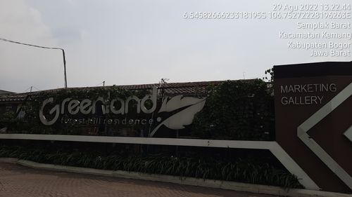 foto gerbang perumahan Greenland Forest Hill