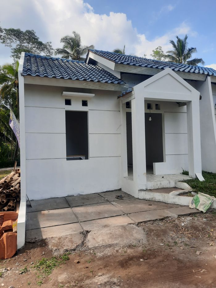 foto tampak rumah tipe 45 perumahan Karangduren Regency