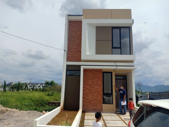foto tampak rumah tipe 36 Mezzanine (443) perumahan G-Land Ciwastra Park