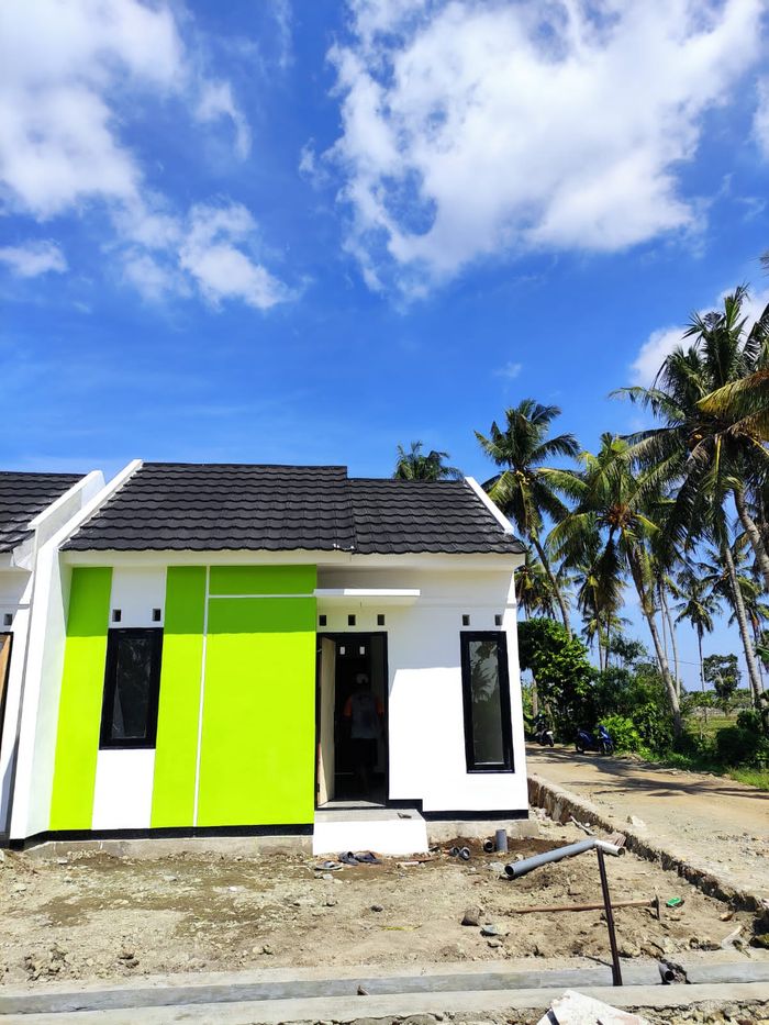 foto tampak rumah tipe 28 perumahan PESONA TEMBOLAK ASRI