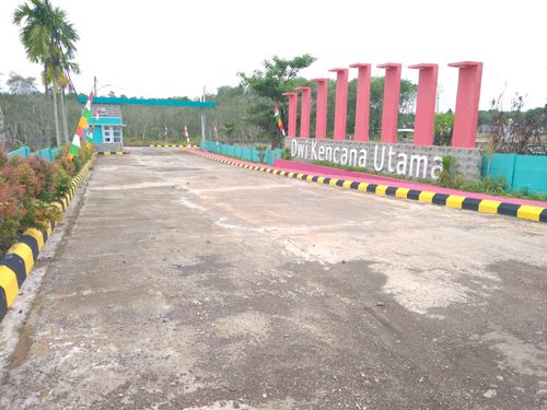 foto gerbang perumahan DWI KENCANA UTAMA