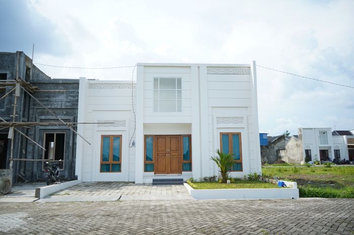foto tampak rumah tipe C2 perumahan SAPPHIRE MANSION