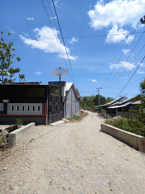 foto gerbang perumahan BUKIT EMAS WEKATIMUN 2