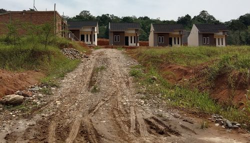 foto posisi tengah perumahan GRAND MAXIMA
