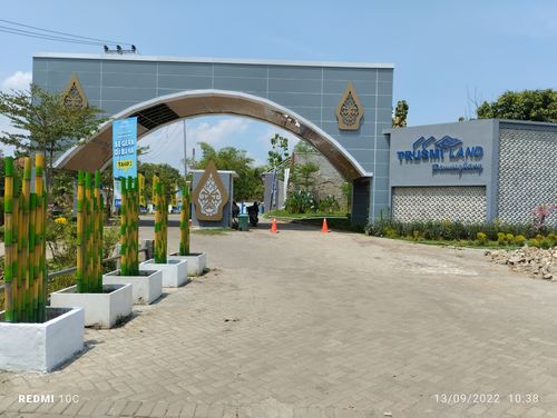 foto gerbang perumahan TRUSMILAND PAMENGKANG TAHAP 2