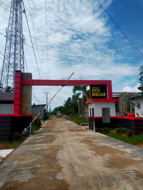 foto gerbang perumahan Komplek Kota Berlian Blok A