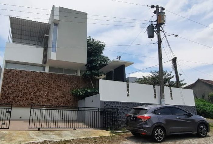 foto tampak rumah tipe 125 perumahan Perum Griya Lestari