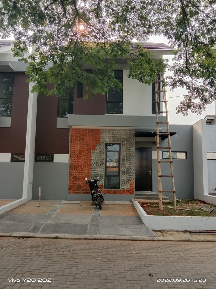 foto tampak rumah tipe 65/132 perumahan PADMA SERPONG