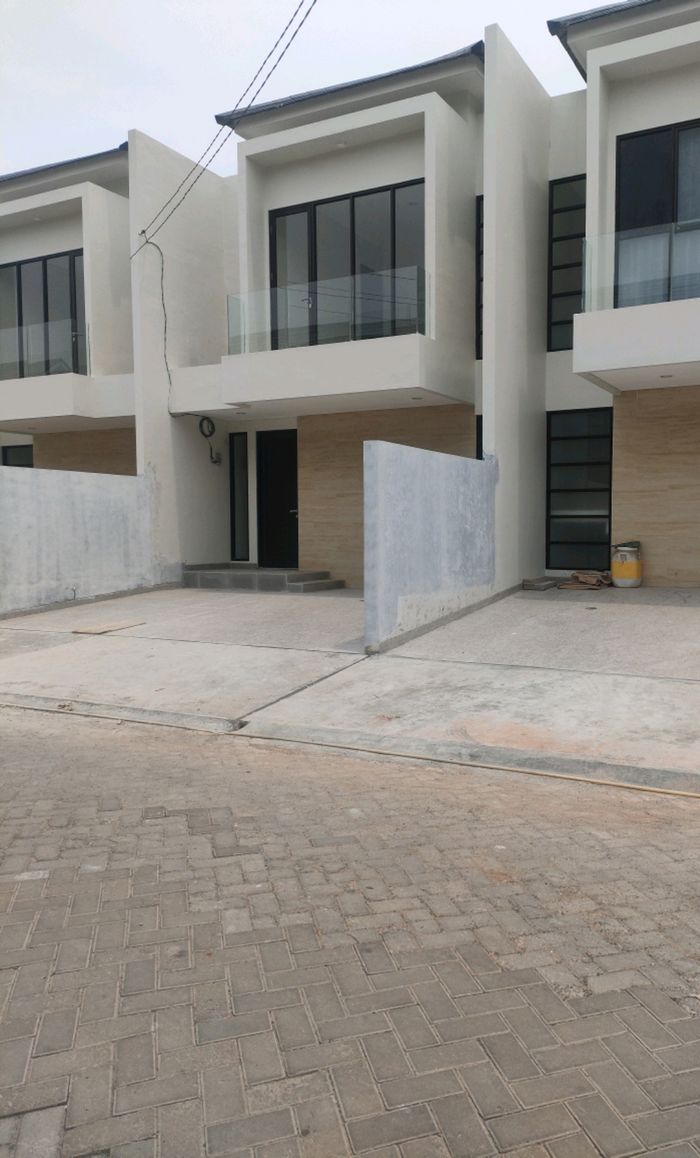 foto tampak rumah tipe PEARL D 4 NO 2 perumahan Daan Mogot Arcadia