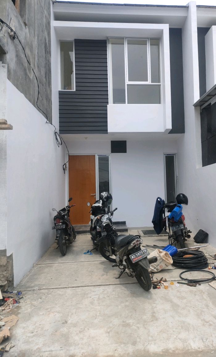foto tampak rumah tipe TOURMARINE B 3 NO 28 perumahan Daan Mogot Arcadia