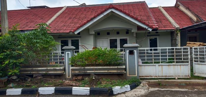 foto tampak rumah tipe 70/135 perumahan BUMI ADIPURA TAHAP 1