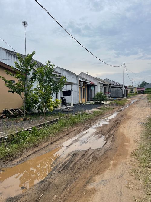 foto posisi tengah perumahan RAJA INDRASARI BLOK G