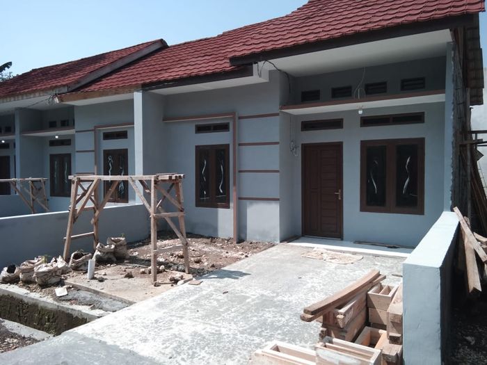 foto tampak rumah tipe 36/72 perumahan Kalangsari MR Regency