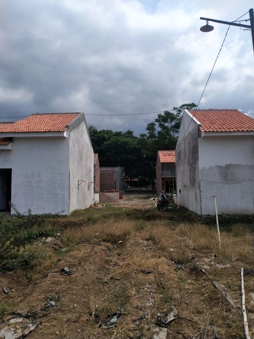 foto posisi tengah perumahan PERUMAHAN ROYALE PESANGGRAHAN REGENCY