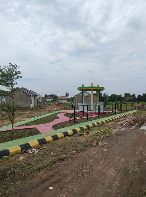 foto gerbang perumahan perumahan tri kencana utama