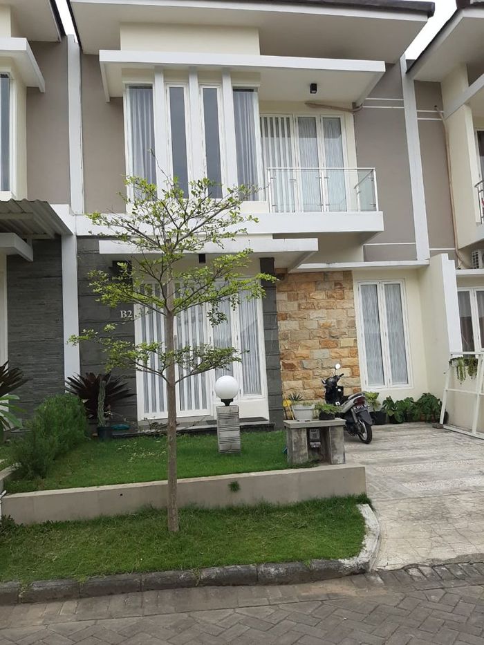foto tampak rumah tipe 100/126 perumahan KAYANA REGENCY