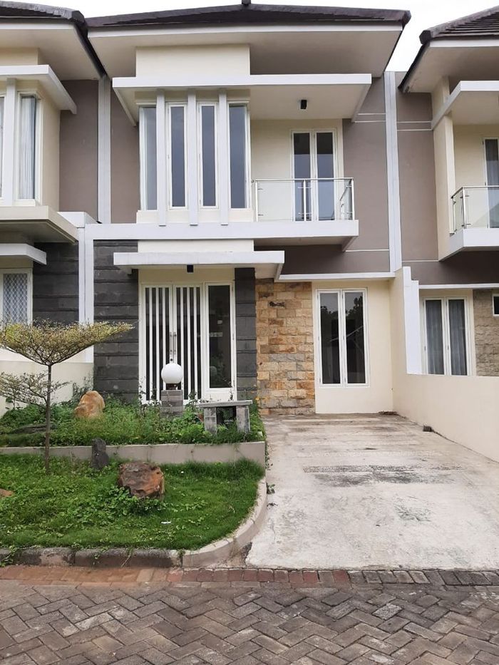 foto tampak rumah tipe 120/174 perumahan KAYANA REGENCY