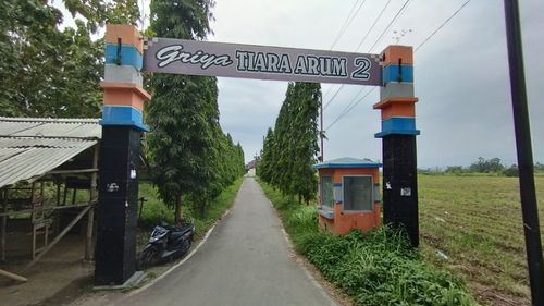 foto gerbang perumahan Griya Tiara Arum 2