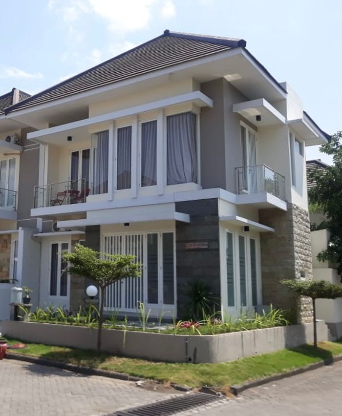foto tampak rumah tipe 150/175 perumahan KAYANA REGENCY