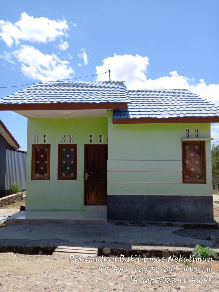 foto tampak rumah tipe 42 perumahan BUKIT EMAS WEKATIMUN 2