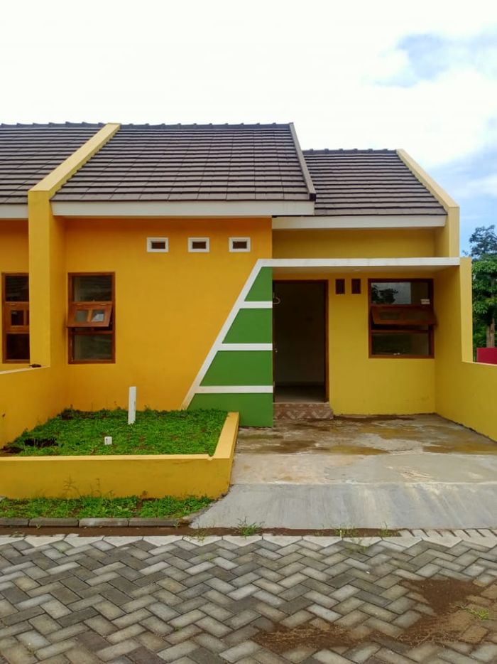foto tampak rumah tipe E perumahan Terusan Omah Perdana