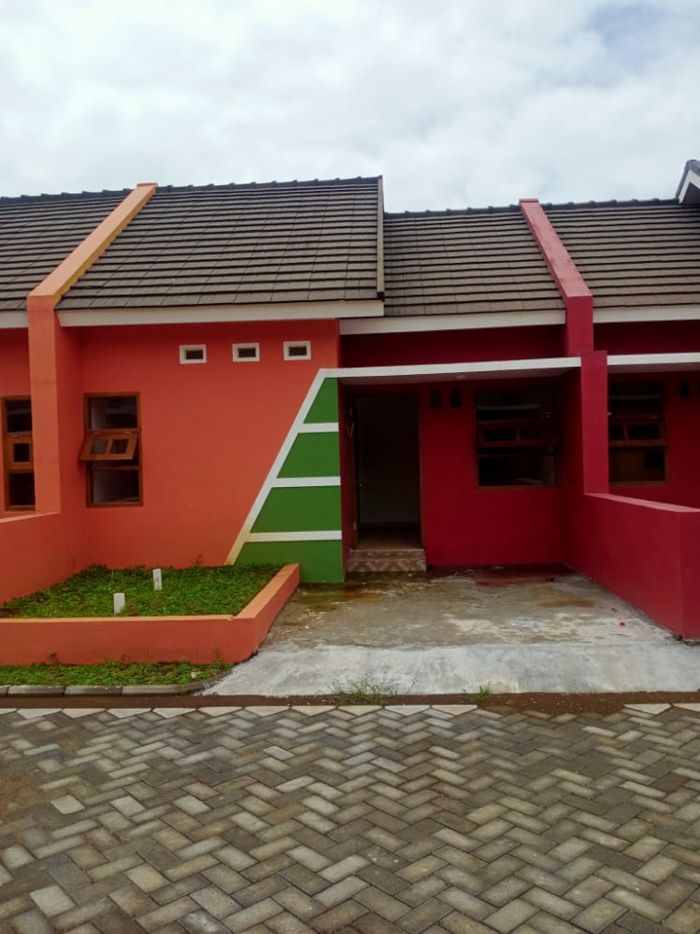 foto tampak rumah tipe F perumahan Terusan Omah Perdana