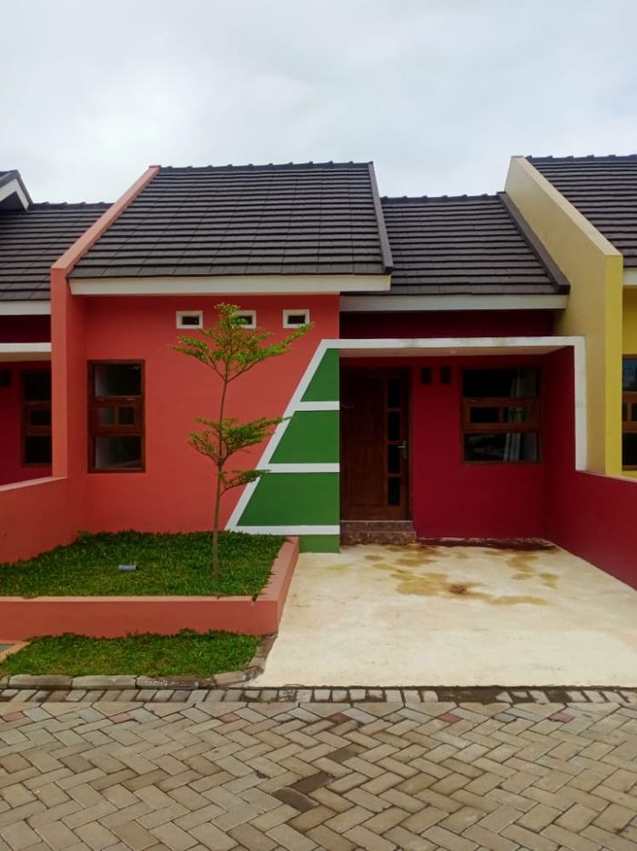 foto tampak rumah tipe J perumahan Terusan Omah Perdana