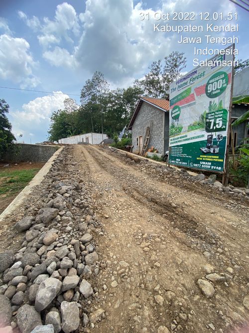 foto gerbang perumahan The Home Forest