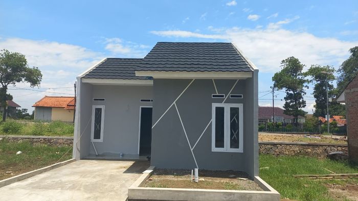 foto tampak rumah tipe 30/60 perumahan Grand Park Kadipaten
