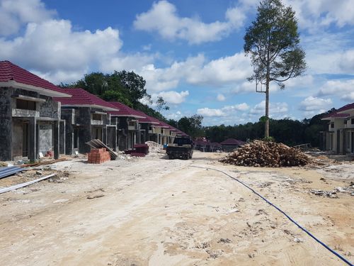 foto gerbang perumahan Gaharu Residence