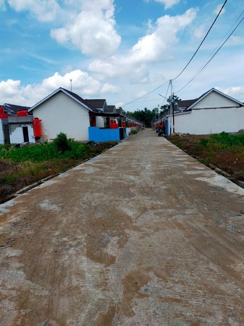foto posisi tengah perumahan MEGA GRAHA'