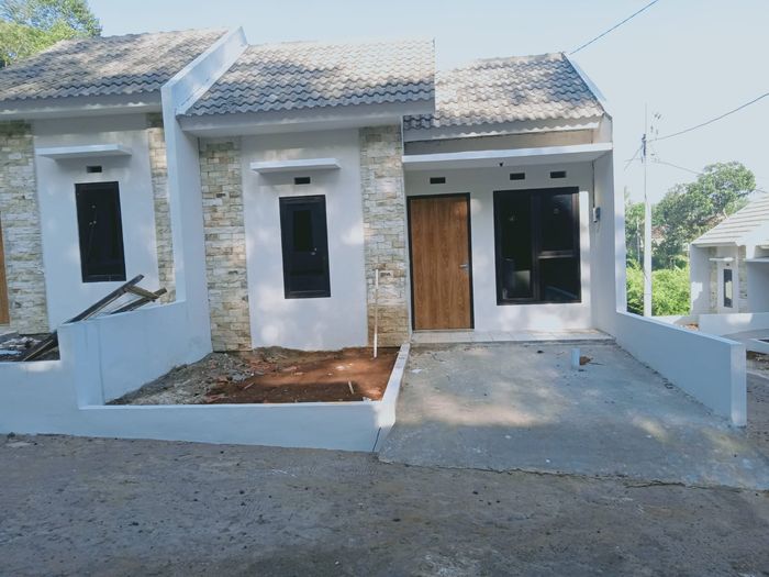 foto tampak rumah tipe Residence 1 perumahan Dai Persada Residence