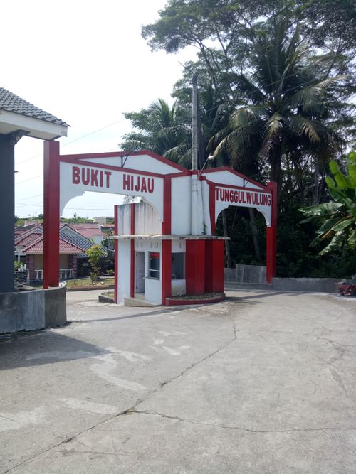 foto gerbang perumahan Bukit Hijau Tunggul Wulung