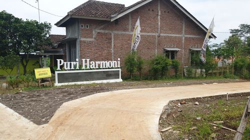 foto gerbang perumahan PURI HARMONI