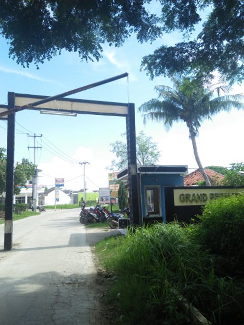 foto gerbang perumahan GRAND PERMATA RESIDENCE 1