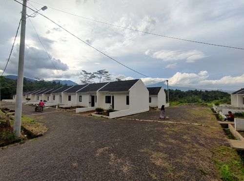 foto posisi tengah perumahan METROPOLIS RESIDENCE