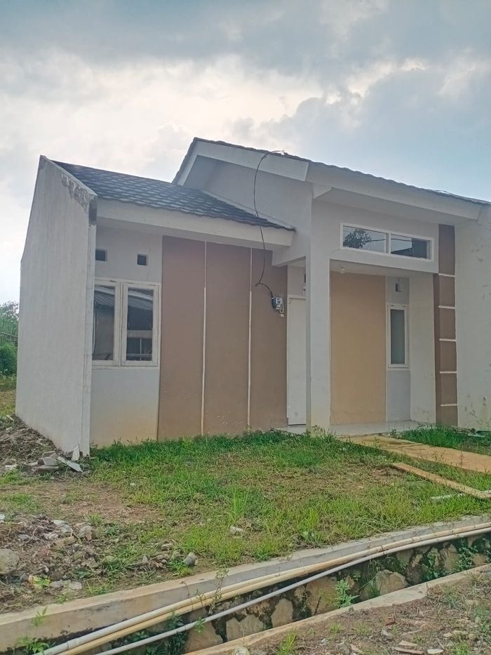 foto tampak rumah tipe 30/77 perumahan GRAND PANGHEGAR RESIDENCE