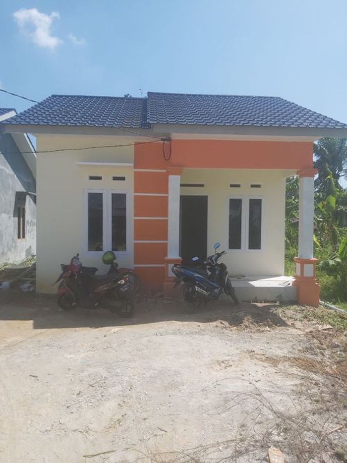 foto tampak rumah tipe 36/105 perumahan PERMATA INDAH 3