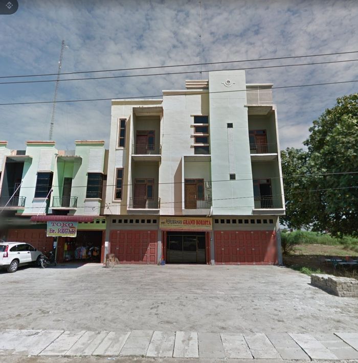 foto tampak rumah tipe Ruko 3 1/2 lt perumahan Grand Borista
