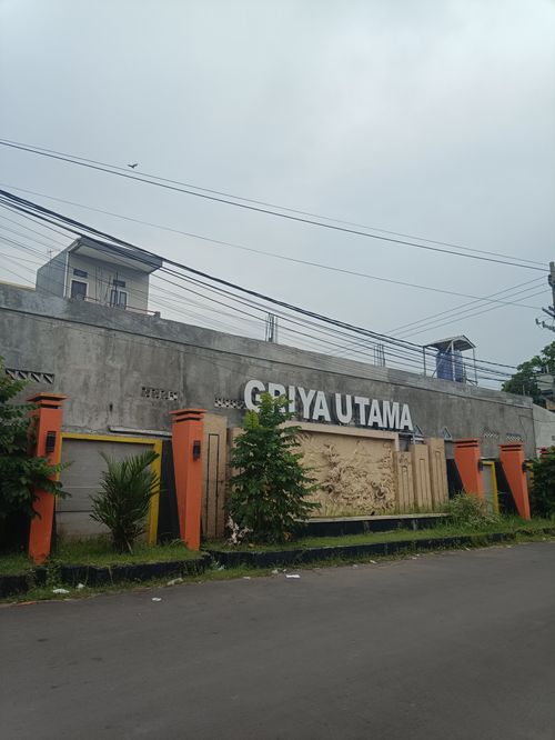 foto gerbang perumahan GRIYA UTAMA RESIDENCE