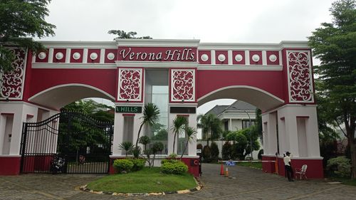 foto gerbang perumahan VERONA HILLS