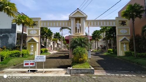 foto gerbang perumahan MOUNTAIN BOULEVARD